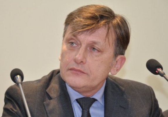 Antonescu: Şefii Serviciilor vor fi votaţi de Senat, Comisia: Sunt validaţi de plenul Parlamentului